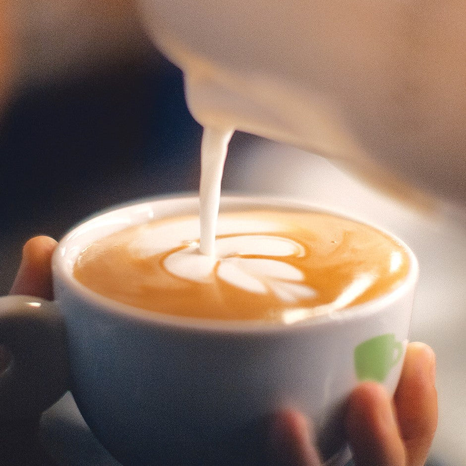 Milch Latte Art bei Cappuccino: Lieblingskaffee finden: Mit dem COFFEE FINDER in wenigen Klicks zur perfekten Kaffee.