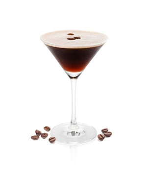 Espresso Martini mit Spezialitätenkaffee und Kaffeebohnen