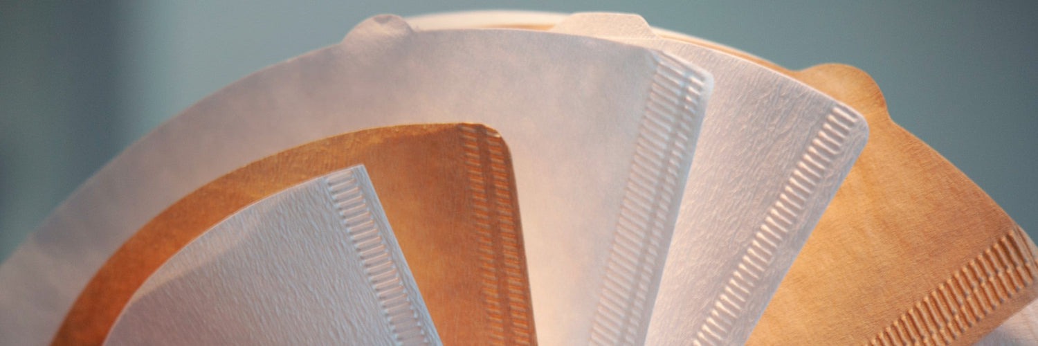 Fächer aus Papier- und Metallfiltern für Handfilter-Zubereitung – Barista-Zubehör für präzisen Kaffeegenuss
