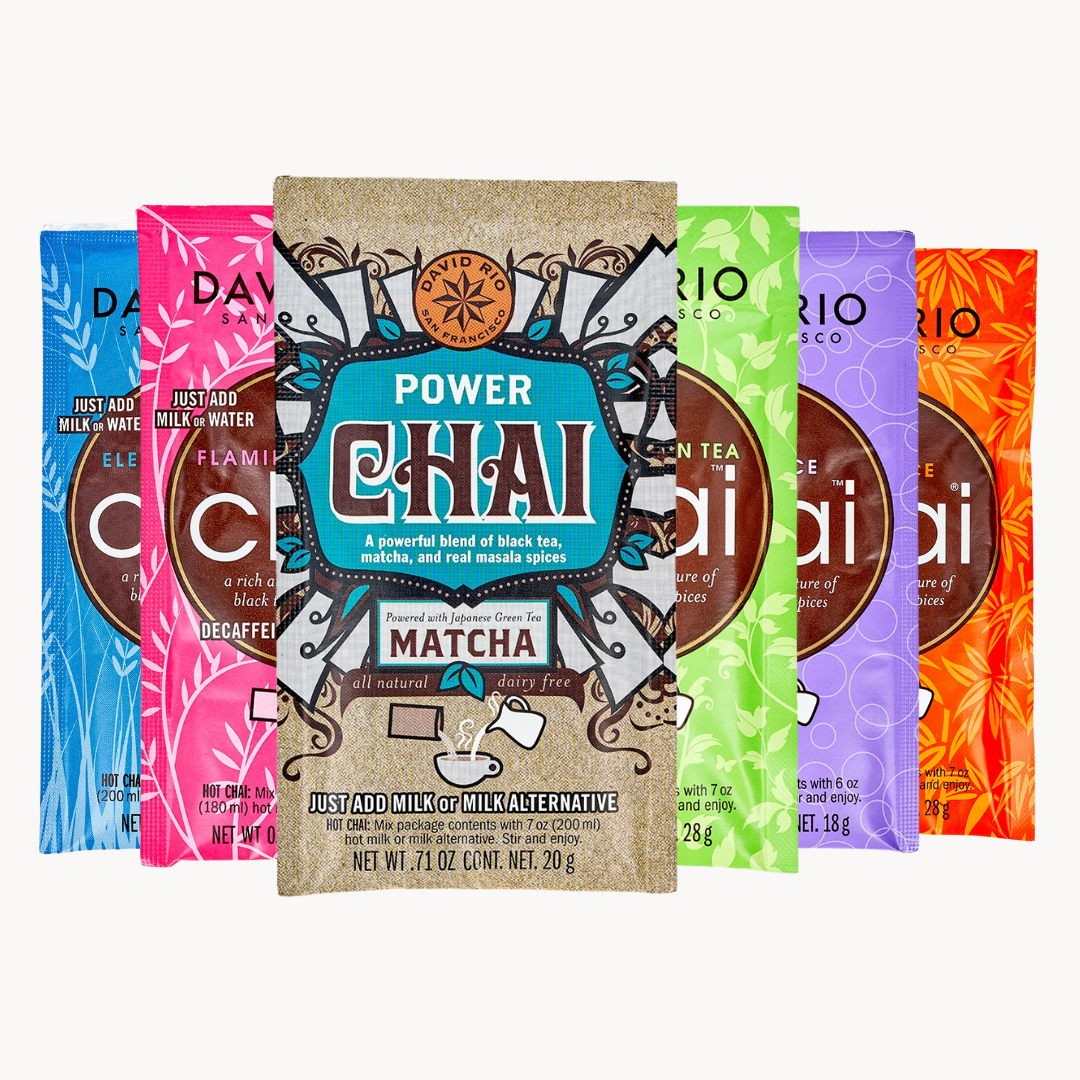 Packshot David Rio Chai Probierpäckchen mit allen Sorten: Elephant Vanilla, Flamingo Vanilla, Power Chai Matcha, Tortoise Green Tea, Orca Spice und Tiger Spice