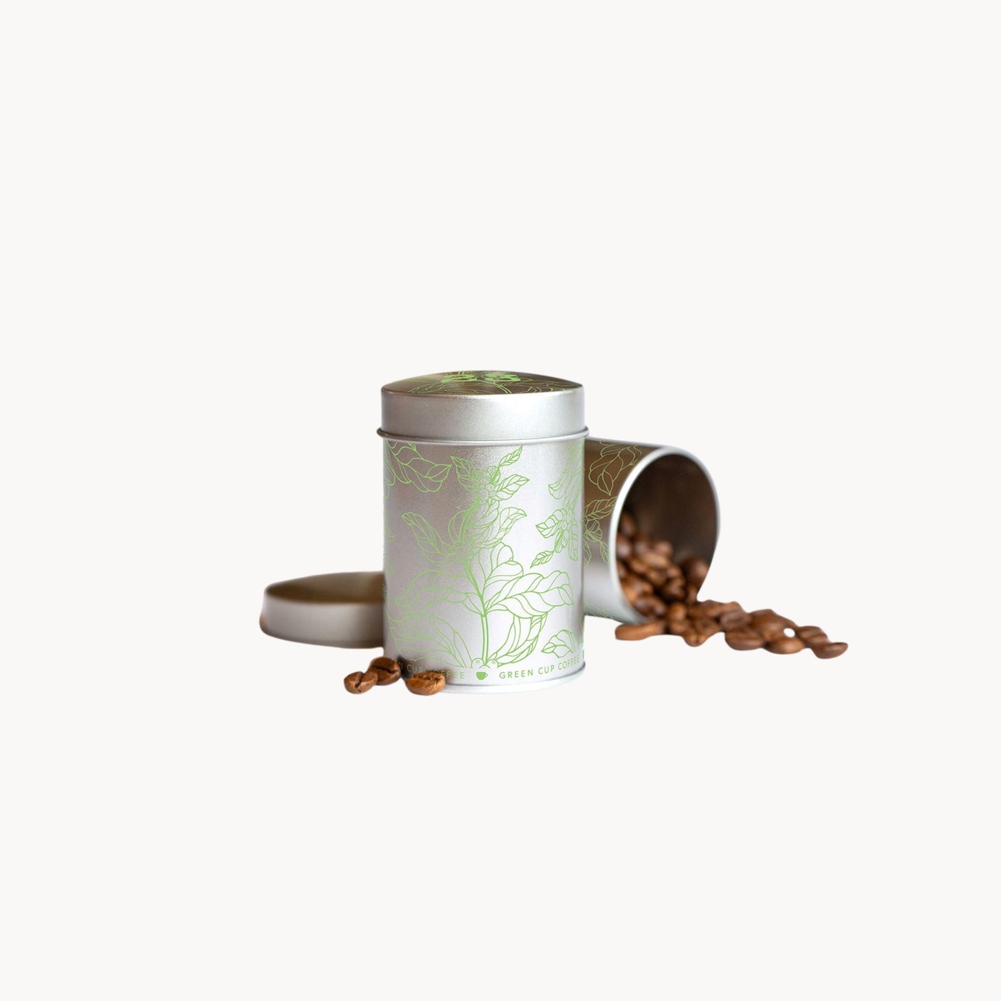 Kaffeedosen des Green-Cup-Coffee-Adventskalenders mit grünem Pflanzenmotiv und Kaffeebohnen