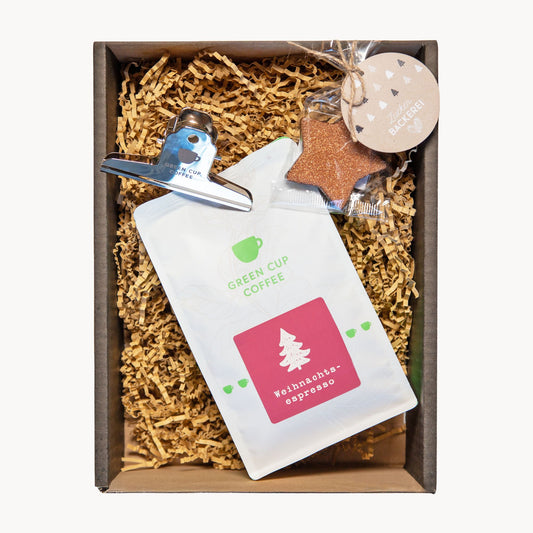 Weihnachts Espresso-Set mit Weihnachtsespresso, Stern aus Marzipan und Zartbitterschokolade und Kaffeetütenclip in silber