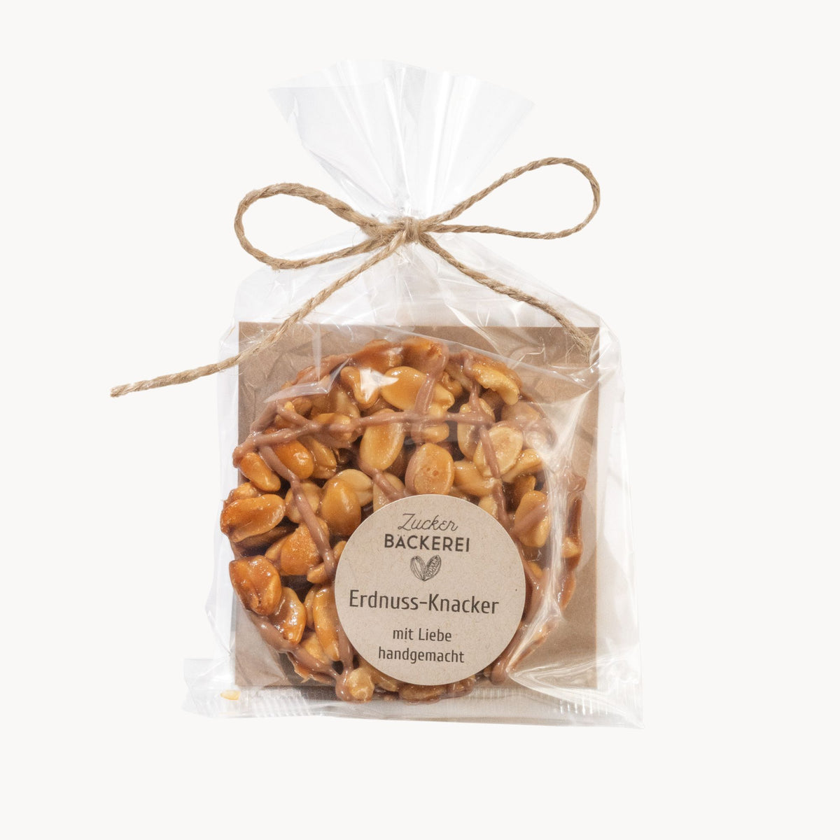 Nuss-Knacker mit Etikett „Zucker Bäckerei“,  mit ganzen Erdnüssen.