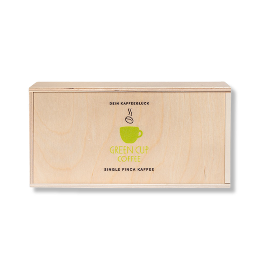 Packshot: Holzbox mit Green cup Coffee.Logo