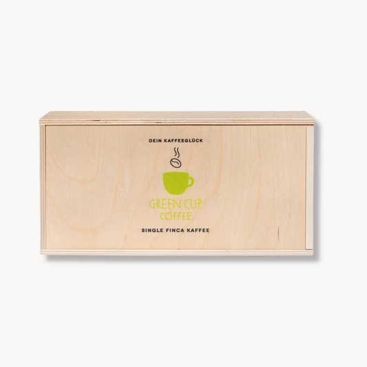 Packshot: Holzbox mit Green cup Coffee.Logo