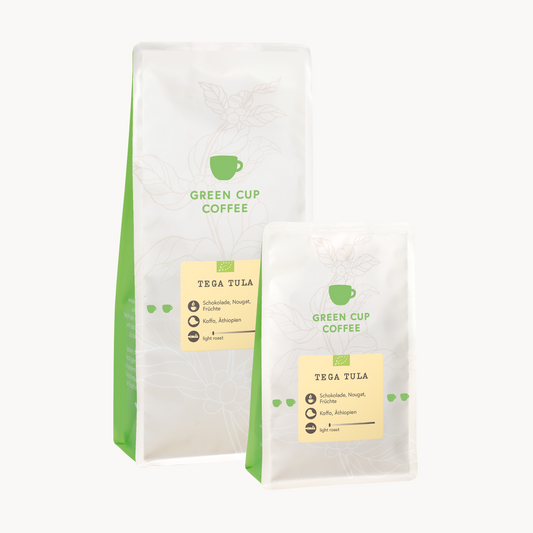 Packshot Kaffee Tega Tula Green Cup Coffee 1kg und 250g Packungen